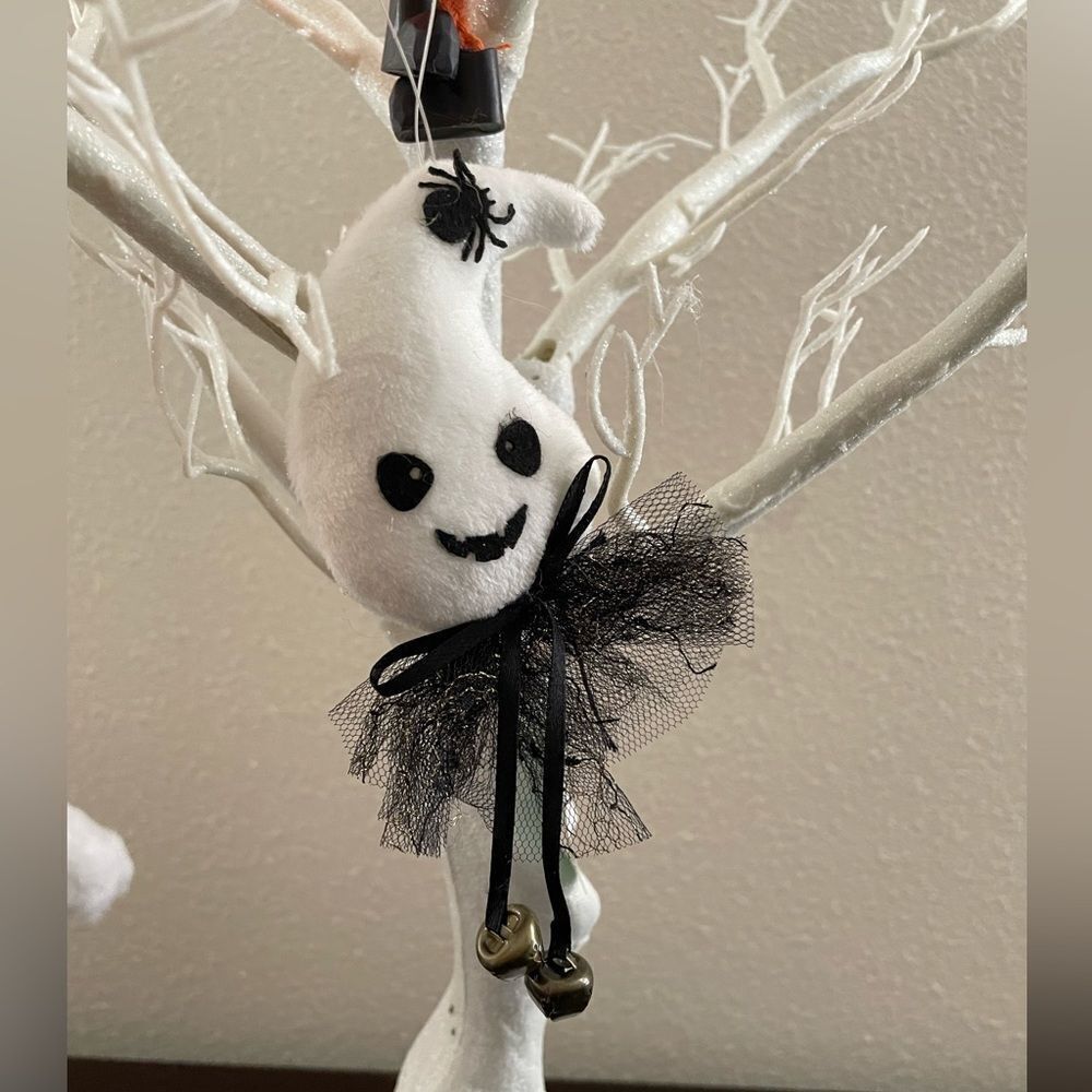 GHOST HEAD ORNAMENT‎